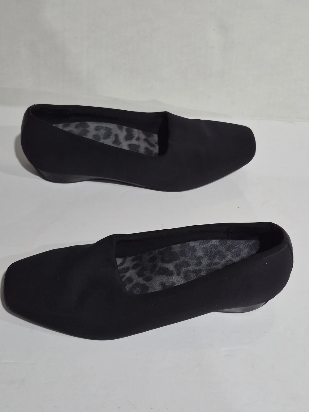 Vionic Women's Black Slip-On Flats Size 11